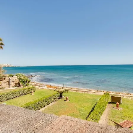 Holiday home Beachfront Townhouse