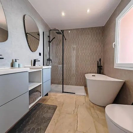 Beachfront Townhouse Holiday home *